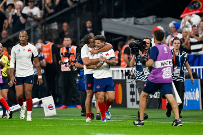damian-penaud-celebrates-scoring-their-first-try-with-matthieu-jalibert