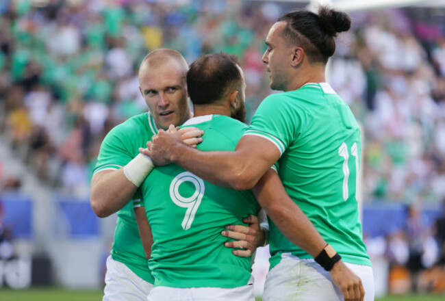 jamison-gibson-park-celebrates-scoring-a-try-with-keith-earls-and-james-lowe