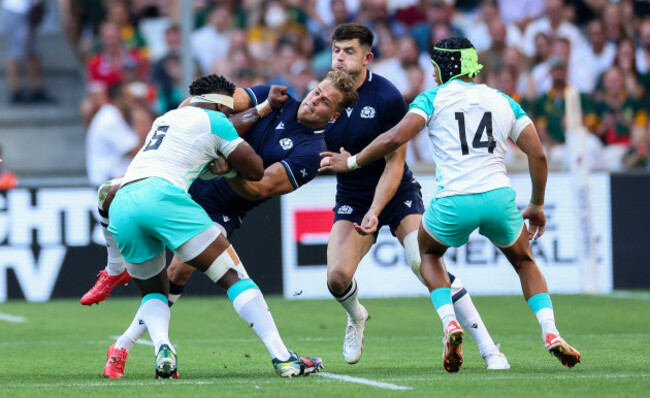 siya-kolisi-tackled-by-duhan-van-der-merwe