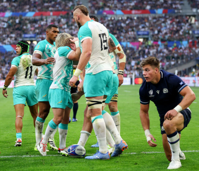 pieter-steph-du-toit-scores-a-try-with-faf-de-klerk