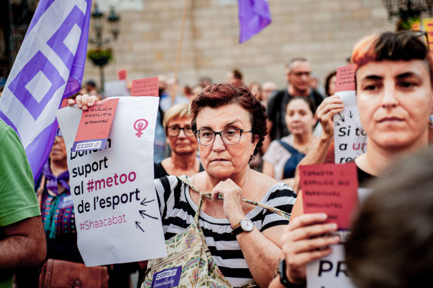 barcelona-spain-september-4-2023-barcelona-spain-women-hold-placards-as-people-gather-in-barcelona-to-protest-against-the-suspended-president-of-spanish-royal-footbal-federation-rfef-luis-rub
