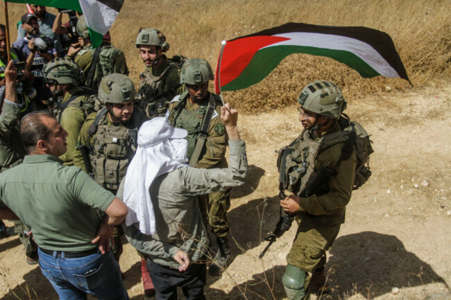 nablus-palestine-08th-sep-2023-palestinian-protesters-confront-israeli-soldiers-during-the-demonstration-against-israeli-settlements-in-the-village-of-beit-dajan-near-the-west-bank-city-of-nablus