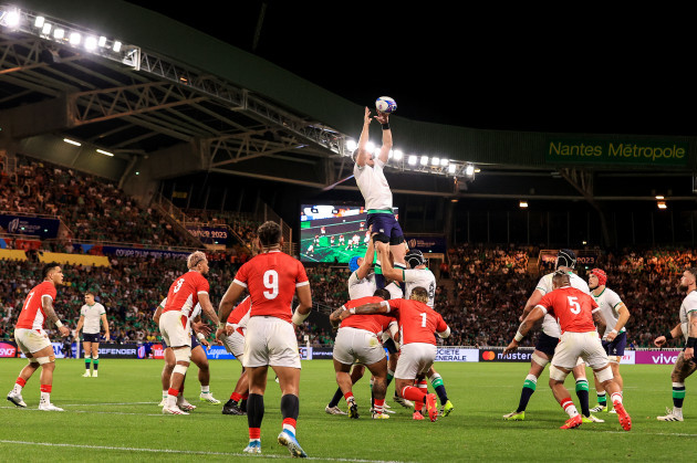 peter-omahony-in-a-lineout