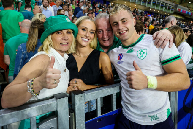 craig-casey-with-his-parents-and-his-girlfriend-jenny-clein
