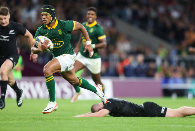 kurt-lee-arendse-runs-in-to-score-their-sides-second-try