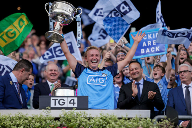 carla-rowe-lifts-the-cup