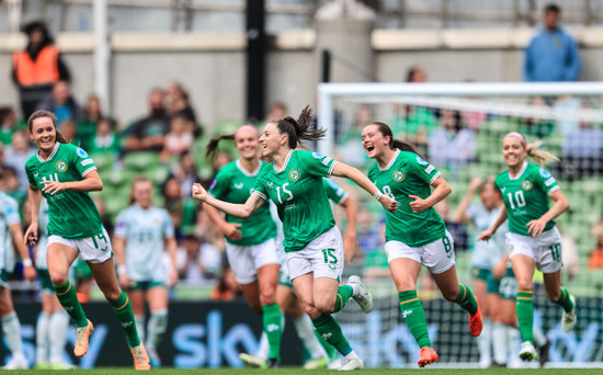 lucy-quinn-celebrates-scoring-her-sides-first-goal-with-teammates