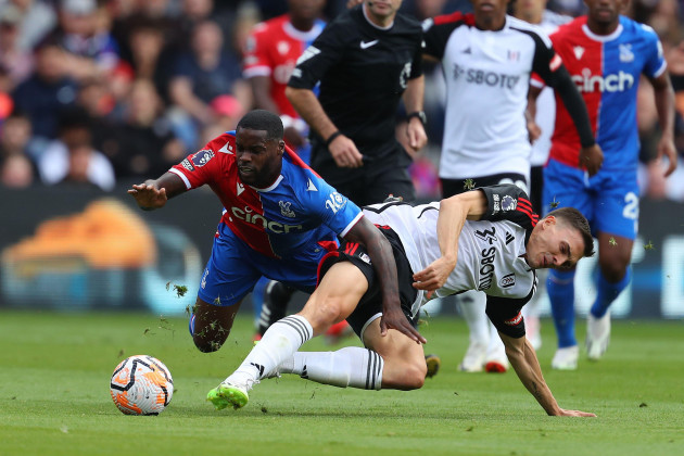 selhurst-park-selhurst-london-uk-23rd-sep-2023-premier-league-football-crystal-palace-versus-fulham-jeffrey-schlupp-of-crystal-palace-is-fouled-by-joao-palhinha-of-fulham-credit-action-plus-s