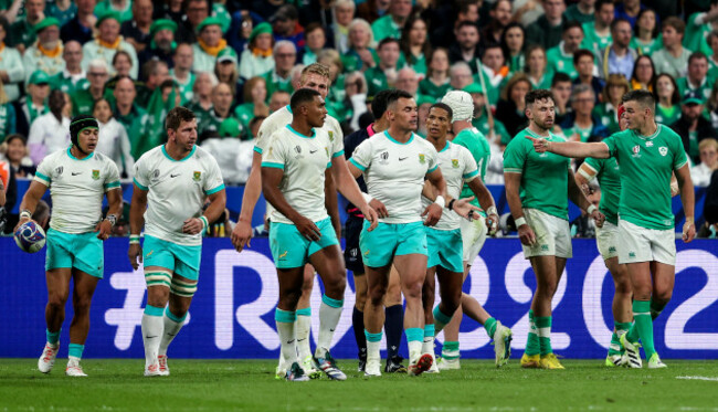 johnny-sexton-speaks-with-ben-okeeffe-after-cheslin-kolbe-scored-south-africas-first-try