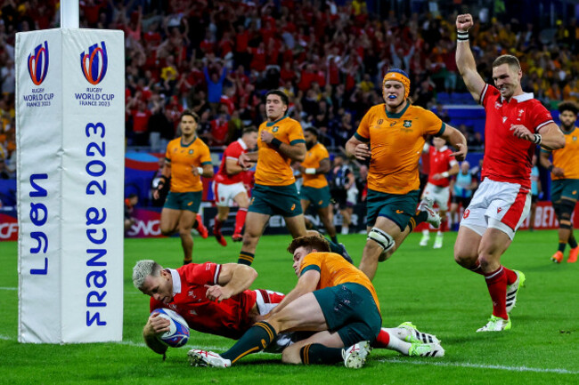 gareth-davies-scores-a-try-despite-andrew-kellaway