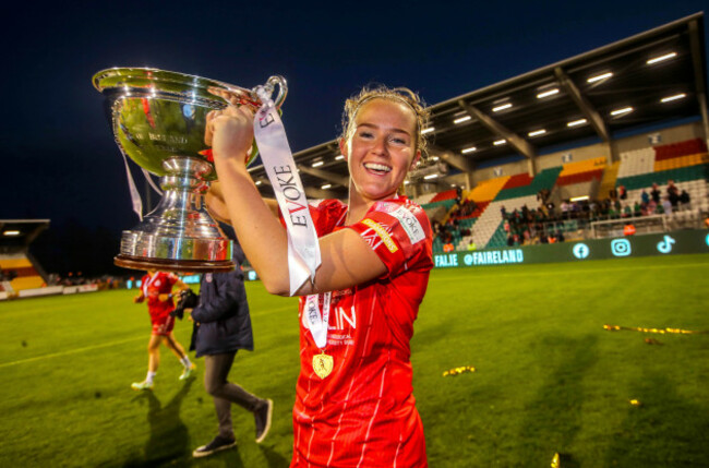jessie-stapleton-celebrates-with-the-fai-womens-cup