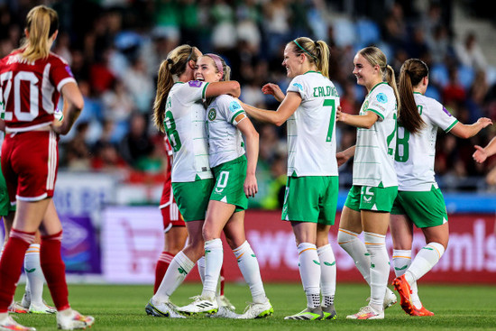 kyra-carusa-congratulates-goal-scorer-denise-osullivan