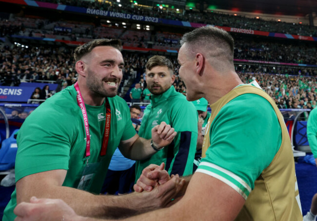 jack-conan-and-jonathan-sexton-celebrate-at-the-final-whistle