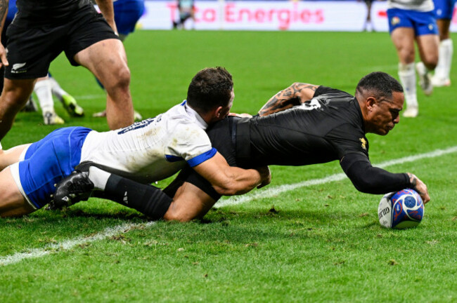 aaron-smith-scores-a-try