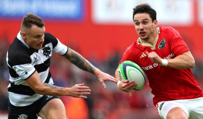 joey-carbery-goes-past-toby-arnold-his-way-to-scoring-his-sides-second-try