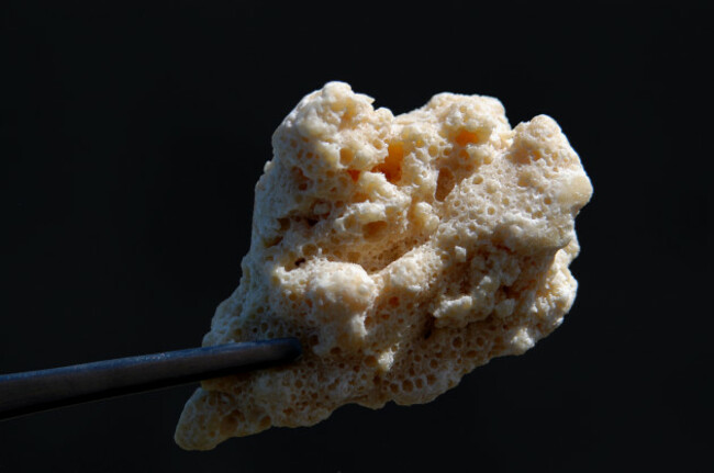 verylargeuncutrockofcrackcocaine