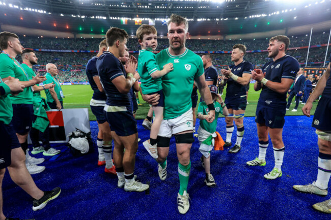 peter-omahony-with-his-son-theo-and-daughter-indie