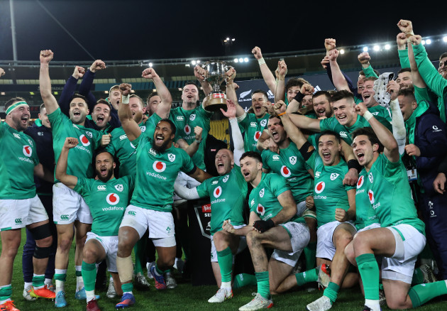 ireland-players-celebrate-with-the-steinlager-series-trophy