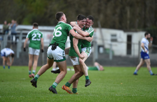 mohill-players-celebrate-at-the-final-whistle