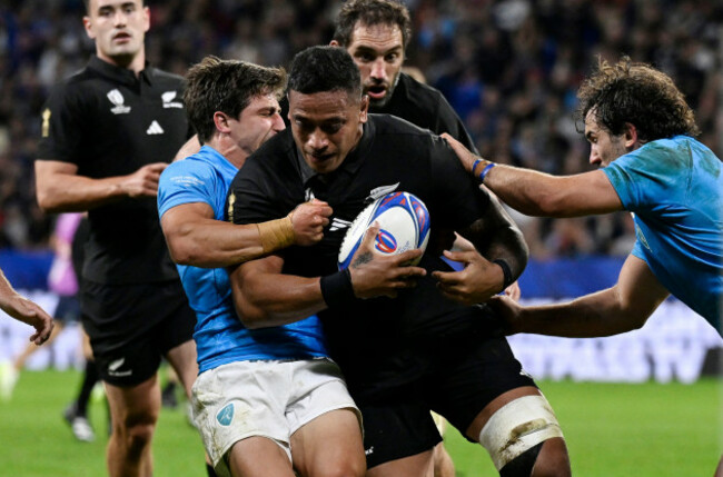 shannon-frizell-is-tackled