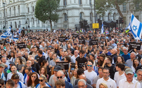 london-england-uk-9th-oct-2023-members-of-jewish-community-in-london-hold-a-vigil-in-whitehall-in-the-wake-of-hamas-attacks-israel-credit-image-tayfun-salcizuma-press-wire-editorial-u