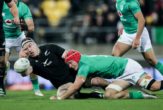 brodie-retallick-tackled-by-josh-van-der-flier