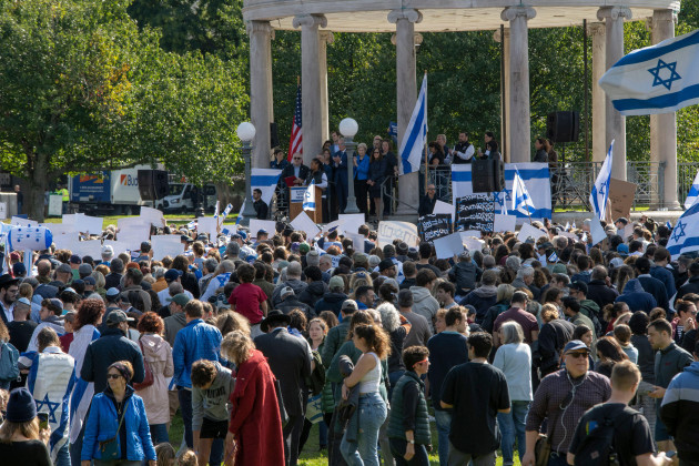 boston-massachusetts-usa-october-9-2023people-rallying-in-support-of-israel-on-the-boston-common-after-the-hamas-attack-on-israel-the-rally-sponsored-by-combined-jewish-philanthropies-the-cro