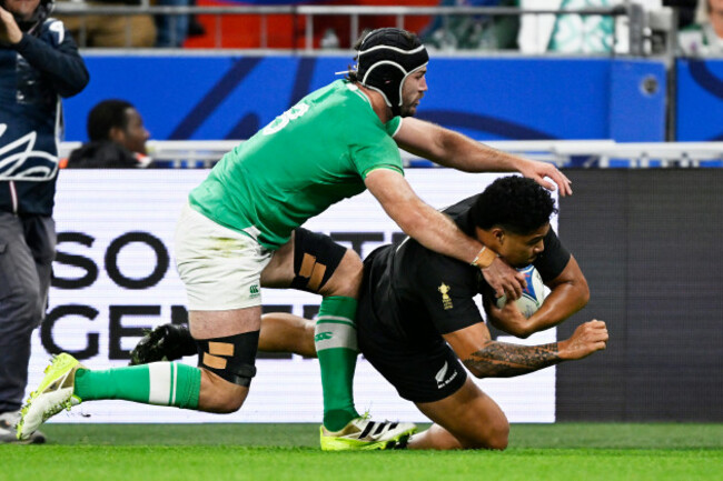 leicester-faingaanuku-scores-the-opening-try-despite-caelen-doris