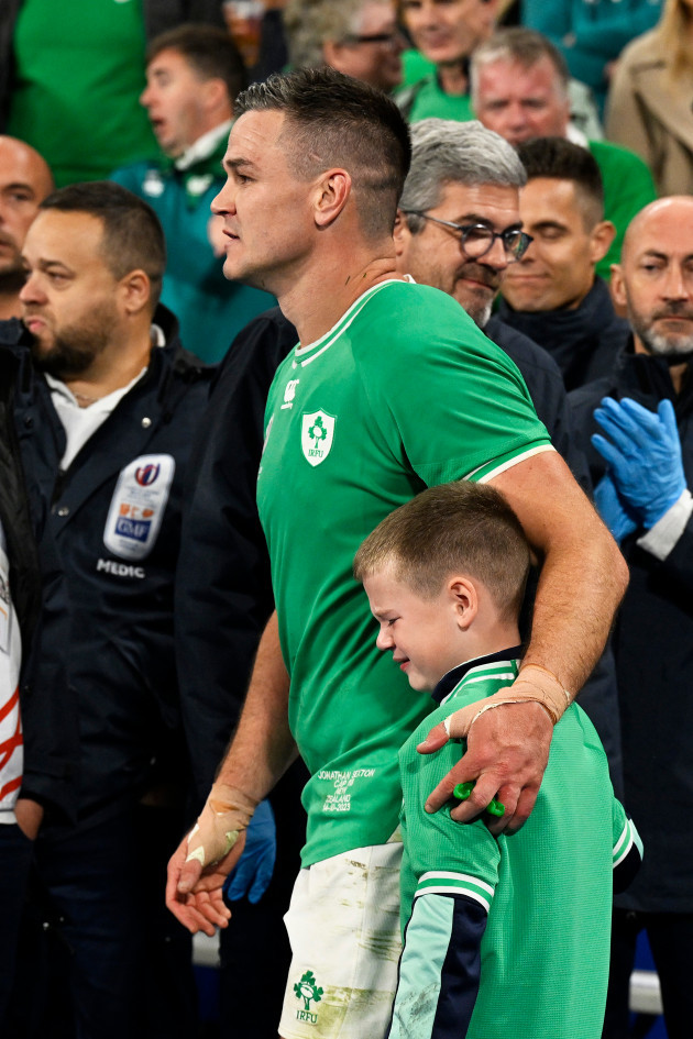 jonathan-sexton-with-his-son-luca-after-the-game