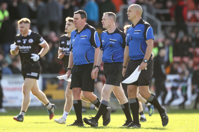 brian-higgins-with-his-sideline-officials-at-the-halftime