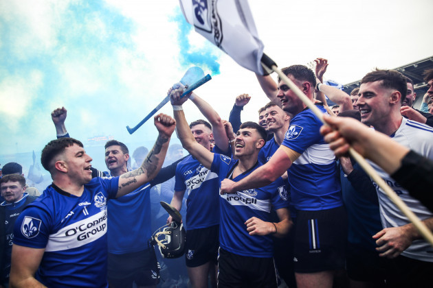 sarsfields-celebrate-after-the-game
