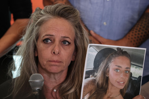 tel-aviv-israel-17th-oct-2023-keren-shem-mother-of-kidnapped-mia-shem-gives-a-statement-to-the-press-following-a-video-that-was-released-by-hamas-credit-ilia-yefimovichdpaalamy-live-news