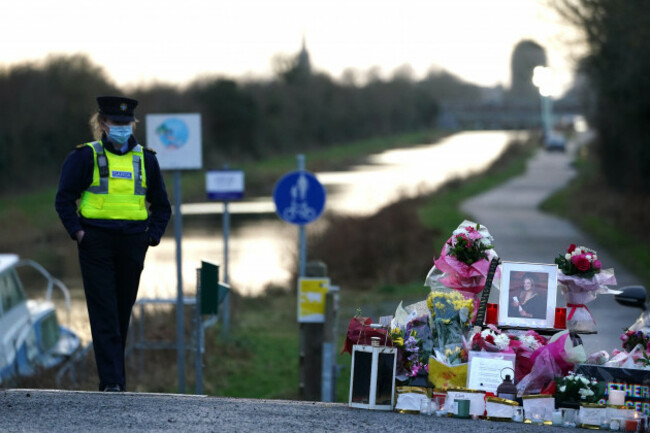 floral-tributes-laid-at-the-grand-canal-in-tullamore-co-offaly-where-primary-school-teacher-ashling-murphy-was-found-dead-after-going-for-a-run-on-wednesday-afternoon-picture-date-wednesday-januar