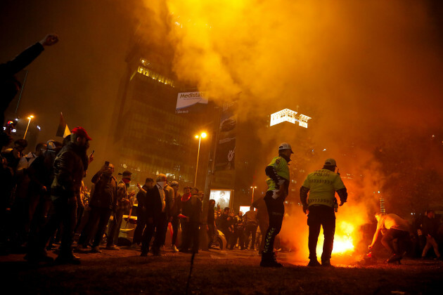 istanbul-istanbul-turkey-18th-oct-2023-hundreds-of-turks-and-arabs-attempt-to-storm-the-israeli-embassy-in-istanbul-after-hearing-the-news-of-the-bombing-of-al-ahli-hospital-in-gaza-and-are-preve