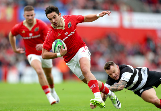 joey-carbery-goes-past-toby-arnold-his-way-to-scoring-his-sides-second-try