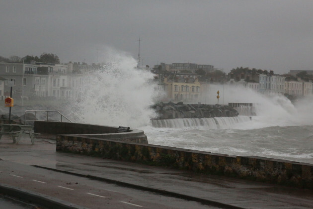 dun-laoghaire-dublin-ireland-20th-october-2023-waves-top-over-sea-walls-at-high-tide-on-dun-laoghaire-seafront-during-a-met-eireann-status-orange-rain-warning-for-storm-babet-in-dublin-credit-d