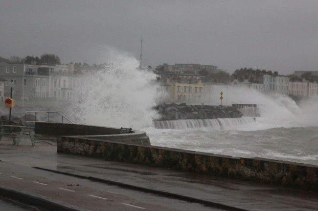 dun-laoghaire-dublin-ireland-20th-october-2023-waves-top-over-sea-walls-at-high-tide-on-dun-laoghaire-seafront-during-a-met-eireann-status-orange-rain-warning-for-storm-babet-in-dublin-credit-d