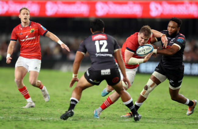 lukhanyo-am-looks-to-tackle-alex-kendellen