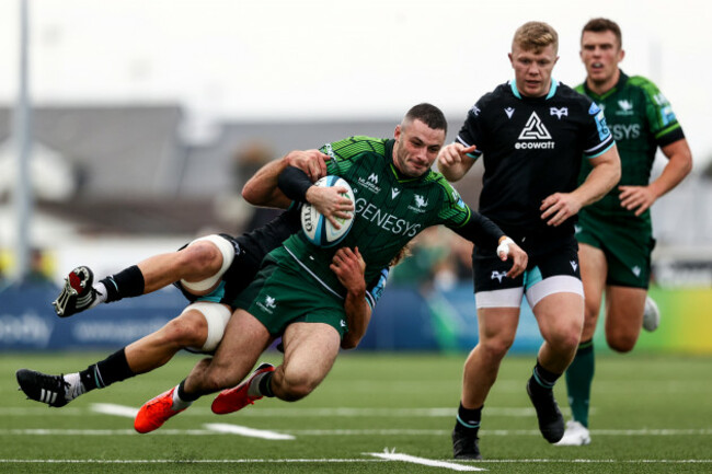 andrew-smith-is-tackled-by-justin-tipuric