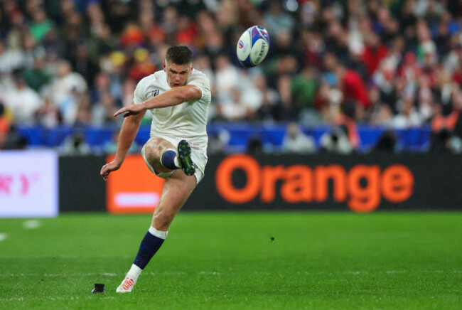 owen-farrell-kicks-a-penalty