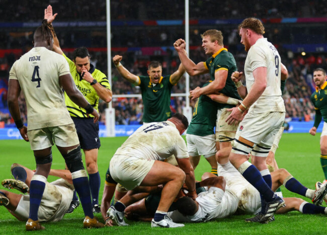 rg-snyman-scores-a-try