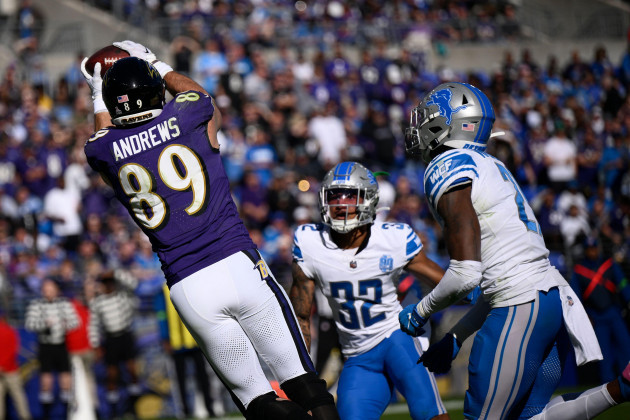 baltimore-ravens-tight-end-mark-andrews-89-catches-an-8-yard-pass-for-a-touchdown-as-detroit-lions-safety-tracy-walker-iii-right-defends-during-the-second-half-of-an-nfl-football-game-sunday-oct
