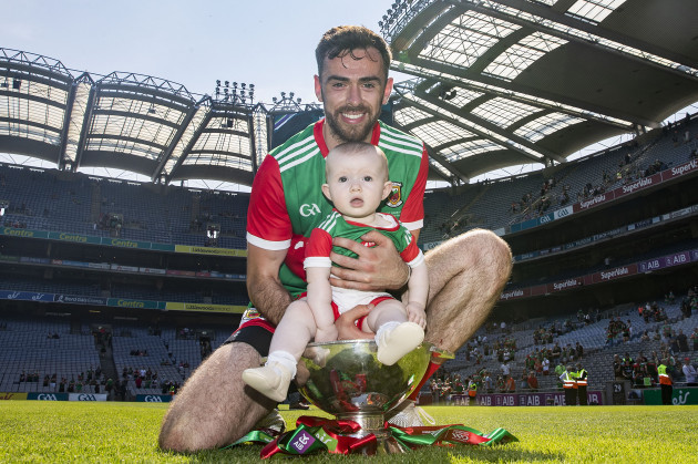 kevin-mcloughlin-celebrates-after-the-game-with-daughter-saorla