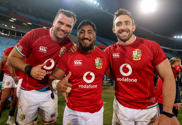 tadhg-beirne-bundee-aki-and-jack-conan-celebrate-after-the-game