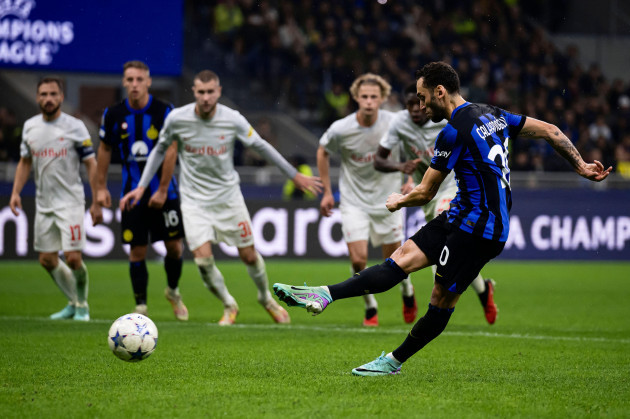 milan-italy-24-october-2023-hakan-calhanoglu-of-fc-internazionale-scores-a-goal-from-a-penalty-kick-during-the-uefa-champions-league-football-match-between-fc-internazionale-and-rb-salzburg-credit