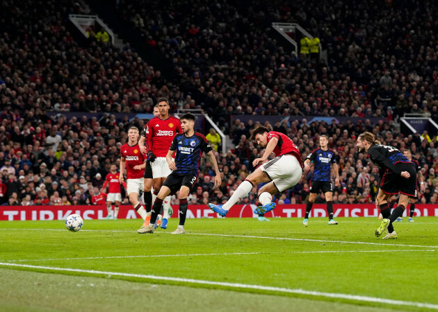 Manchester-Royaume-Uni-24-octobre-2023-Harry-Maguire-marque-Manchester-United-premier-but-dans-le-match-des-champions-de-l'UEFA-à-Old-Trafford-Manchester-Image-Doit-lire Crédit Andrew Yatesp