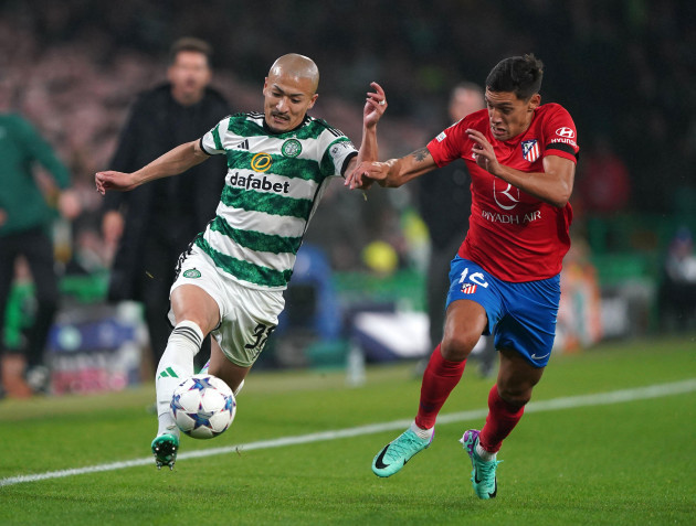 celtics-daizen-maeda-left-and-atletico-madrids-nahuek-molina-battle-for-the-ball-during-the-uefa-champions-league-group-e-match-at-celtic-park-glasgow-picture-date-wednesday-october-25-2023