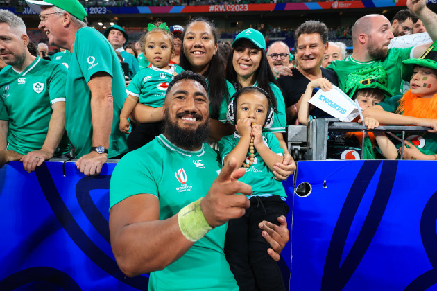 bundee-aki-with-his-family-after-the-game