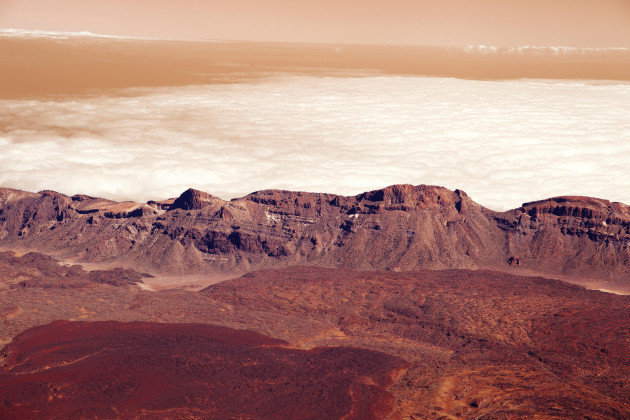 panorama-mountains-in-dusk-clouds-in-red-planet-mars