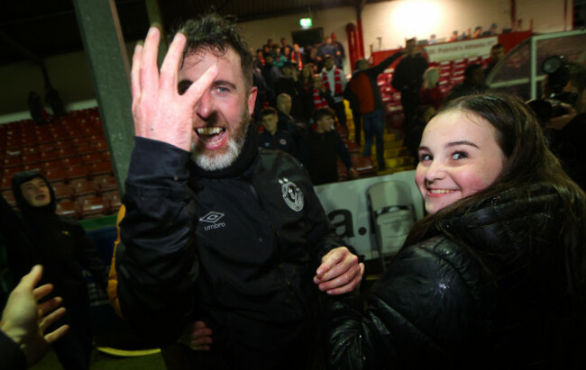 stephen-bradley-celebrates-winning-the-league-at-the-full-time-whistle